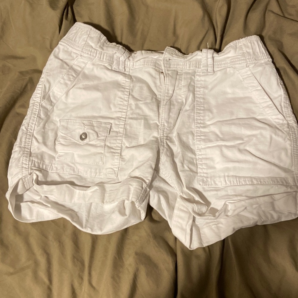Time true womens white low rise cargo shorts, size 2